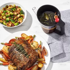 OXO Good Grips 4-Cup Gravy Fat Separator 11 OXO Good Grips 4-Cup Gravy Fat Separator -Cooking Utensils Shop 3851137 ALT5