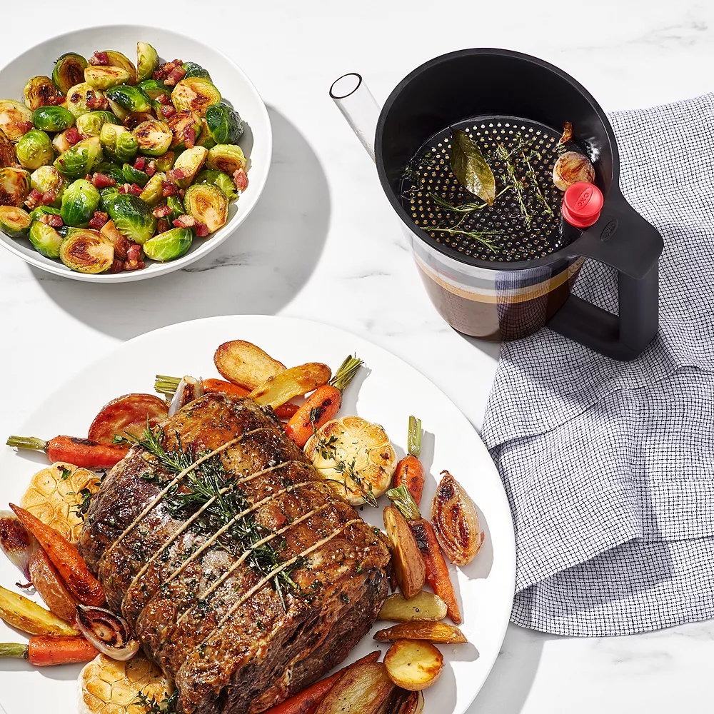 OXO Good Grips 4-Cup Gravy Fat Separator 6 OXO Good Grips 4-Cup Gravy Fat Separator - Image 6